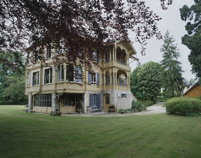 Chalet. Vue d'ensemble depuis le nord-est. © Yves Sancey / Région Bourgogne-Franche-Comté, Inventaire du patrimoine - 2002