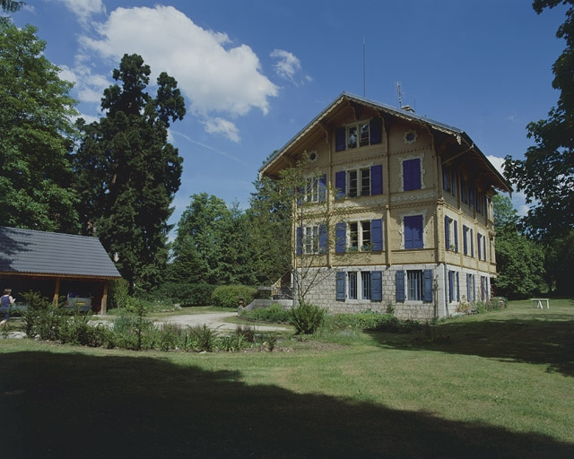 Chalet. Vue d'ensemble depuis le sud-ouest. © Yves Sancey / Région Bourgogne-Franche-Comté, Inventaire du patrimoine - 2002