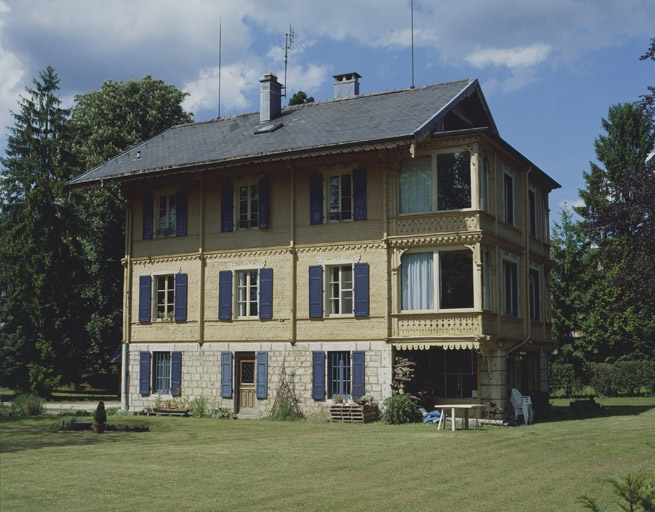 Chalet. Façade sud. © Yves Sancey / Région Bourgogne-Franche-Comté, Inventaire du patrimoine - 2002
