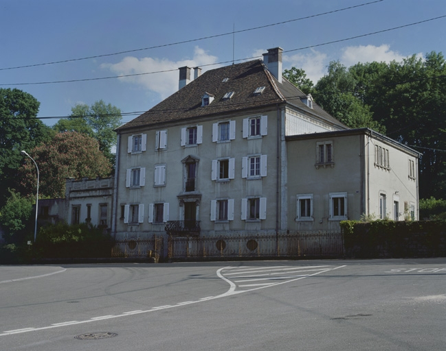 Vue d'ensemble depuis le nord-ouest. © Yves Sancey / Région Bourgogne-Franche-Comté, Inventaire du patrimoine - 2002