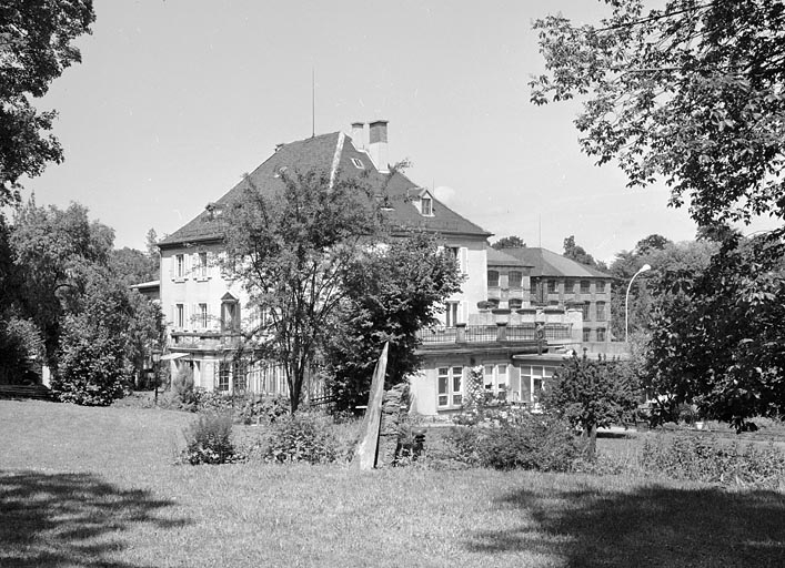 Vue d'ensemble depuis le jardin. © Yves Sancey / Région Bourgogne-Franche-Comté, Inventaire du patrimoine - 2002