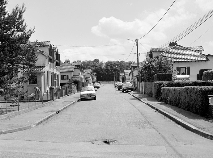 Vue de la rue de Flandre. © Yves Sancey / Région Bourgogne-Franche-Comté, Inventaire du patrimoine - 2002 Vue de la rue de Flandre. © Yves Sancey / Région Bourgogne-Franche-Comté, Inventaire du patrimoine - 2002