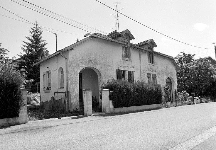 Maison jumelée rue des Fondeurs. © Yves Sancey / Région Bourgogne-Franche-Comté, Inventaire du patrimoine - 2002 Maison jumelée rue des Fondeurs. © Yves Sancey / Région Bourgogne-Franche-Comté, Inventaire du patrimoine - 2002