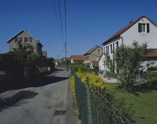 Vue d'ensemble de la rue n° 1. © Yves Sancey / Région Bourgogne-Franche-Comté, Inventaire du patrimoine - 2002