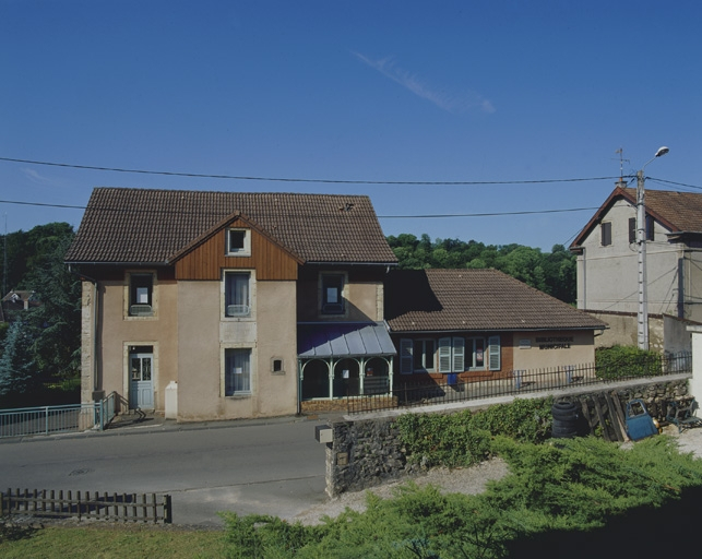Ecole, dite asile maternel Adolphe Japy fondé en 1871 : vue d'ensemble. © Yves Sancey / Région Bourgogne-Franche-Comté, Inventaire du patrimoine - 2002