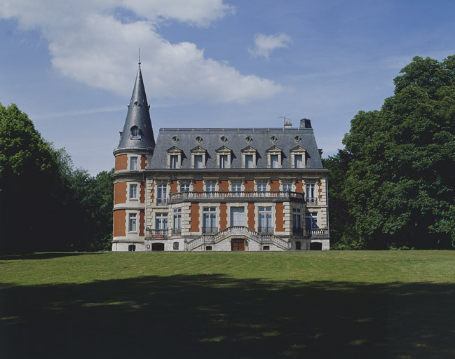 Vue d'ensemble depuis le sud. © Yves Sancey / Région Bourgogne-Franche-Comté, Inventaire du patrimoine - 2002