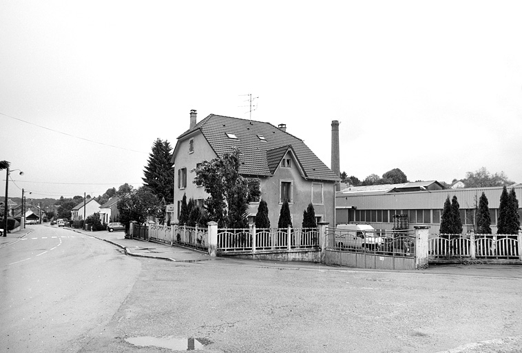 Vue d'ensemble depuis le nord-ouest. © Yves Sancey / Région Bourgogne-Franche-Comté, Inventaire du patrimoine - 2002