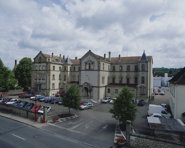 Vue d'ensemble de l'ancien couvent (actuellement bureaux). © Yves Sancey / Région Bourgogne-Franche-Comté, Inventaire du patrimoine - 2002