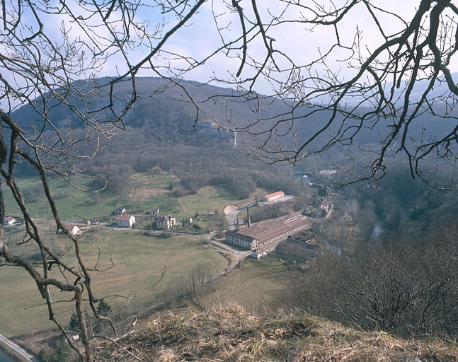 Vue plongeante depuis le sud-ouest. © Yves Sancey / Région Bourgogne-Franche-Comté, Inventaire du patrimoine - 2003