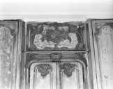 Logis sur cour, intérieur : lambris de la bibliothèque, détail du dessus de porte. © Jérôme Mongreville / Région Bourgogne-Franche-Comté, Inventaire du patrimoine - 2003