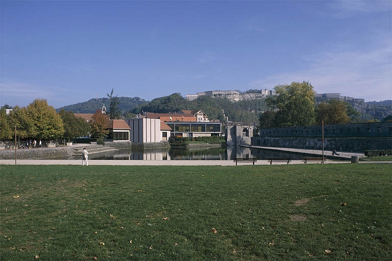 Vue d'ensemble depuis l'ouest. © Jérôme Mongreville / Région Bourgogne-Franche-Comté, Inventaire du patrimoine - 2003