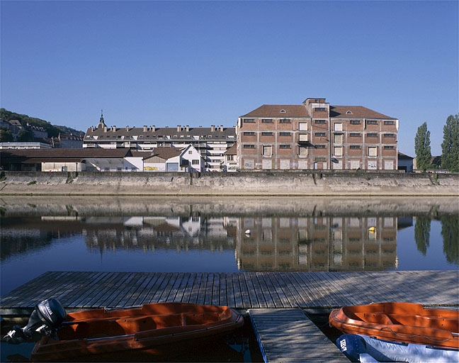 Vue d'ensemble depuis la rive droite, 2003. © Jérôme Mongreville / Région Bourgogne-Franche-Comté, Inventaire du patrimoine - 2003 Vue d'ensemble depuis la rive droite, 2003. © Jérôme Mongreville / Région Bourgogne-Franche-Comté, Inventaire du patrimoine - 2003