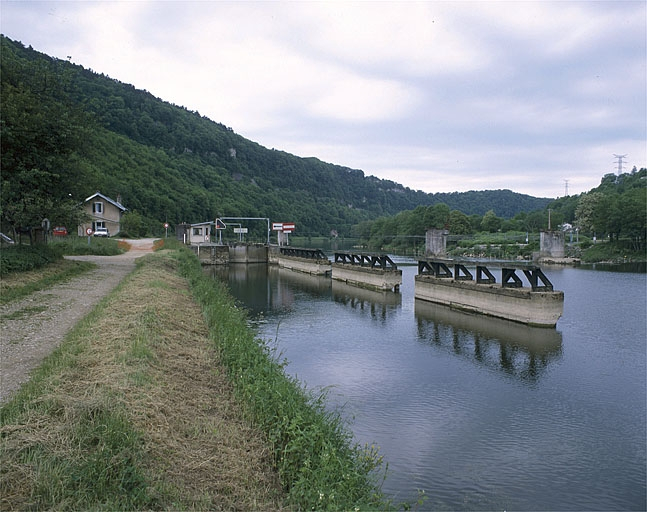 Vue d'ensemble depuis l'amont. © Jérôme Mongreville / Région Bourgogne-Franche-Comté, Inventaire du patrimoine - 2003