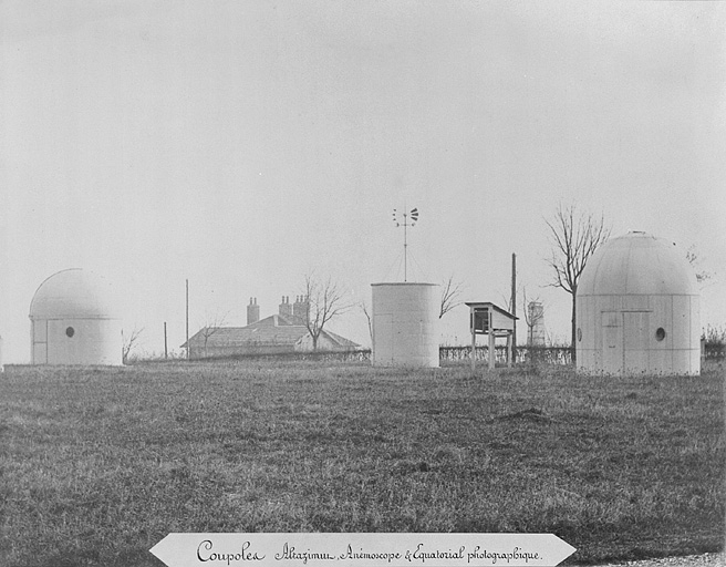 Coupoles. Altazimut, Anémoscope & Equatorial photographique [vues du nord-ouest], fin 19e siècle. © Jérôme Mongreville / Région Bourgogne-Franche-Comté, Inventaire du patrimoine - 2003