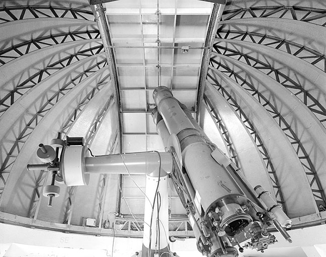 Intérieur du dôme (trappe fermée) et lunette. © Jérôme Mongreville / Région Bourgogne-Franche-Comté, Inventaire du patrimoine - 2003