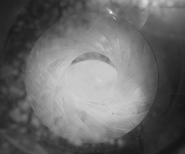 Le diaphragme oeil-de-chat. © Jérôme Mongreville / Région Bourgogne-Franche-Comté, Inventaire du patrimoine - 2003