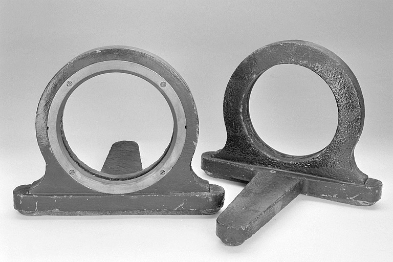 Deux supports circulaires. © Jérôme Mongreville / Région Bourgogne-Franche-Comté, Inventaire du patrimoine - 2003