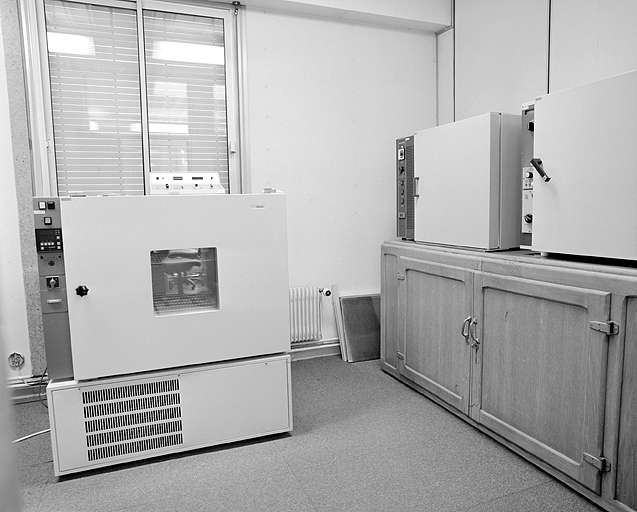 Etuves de laboratoire. © Jérôme Mongreville / Région Bourgogne-Franche-Comté, Inventaire du patrimoine - 2003 Etuves de laboratoire. © Jérôme Mongreville / Région Bourgogne-Franche-Comté, Inventaire du patrimoine - 2003