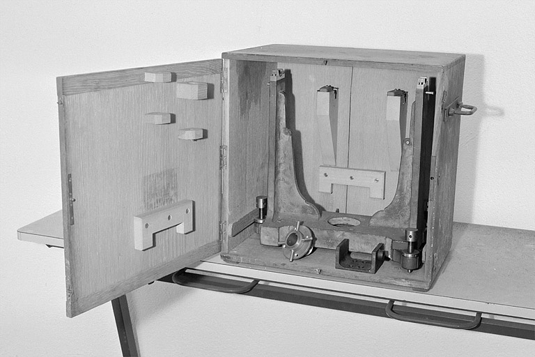 Vue d'ensemble, dans sa caisse en bois. © Yves Sancey / Région Bourgogne-Franche-Comté, Inventaire du patrimoine - 2003 Vue d'ensemble, dans sa caisse en bois. © Yves Sancey / Région Bourgogne-Franche-Comté, Inventaire du patrimoine - 2003