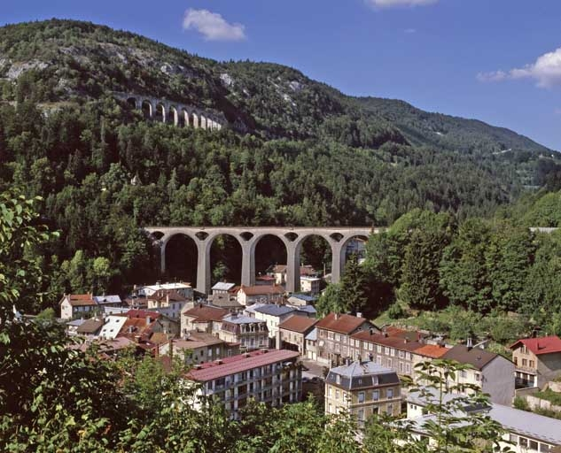 Vue d'ensemble depuis la route de Longchaumois, au sud-ouest. © Yves Sancey / Région Bourgogne-Franche-Comté, Inventaire du patrimoine - 2003 Vue d'ensemble depuis la route de Longchaumois, au sud-ouest. © Yves Sancey / Région Bourgogne-Franche-Comté, Inventaire du patrimoine - 2003