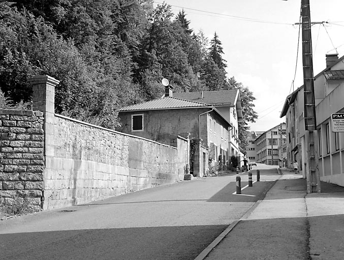 Entrée dans la rue Voltaire. © Yves Sancey / Région Bourgogne-Franche-Comté, Inventaire du patrimoine - 2003