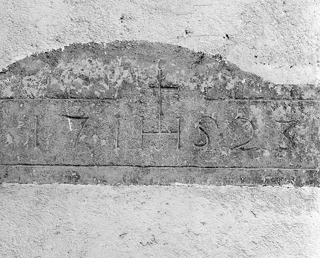 Quartier du bas de Morez : chronogramme en remploi dans la maison au n° 4 place Jules Girod. Maison (1980 AB 71). © Yves Sancey / Région Bourgogne-Franche-Comté, Inventaire du patrimoine - 2003 Quartier du bas de Morez : chronogramme en remploi dans la maison au n° 4 place Jules Girod. Maison (1980 AB 71). © Yves Sancey / Région Bourgogne-Franche-Comté, Inventaire du patrimoine - 2003