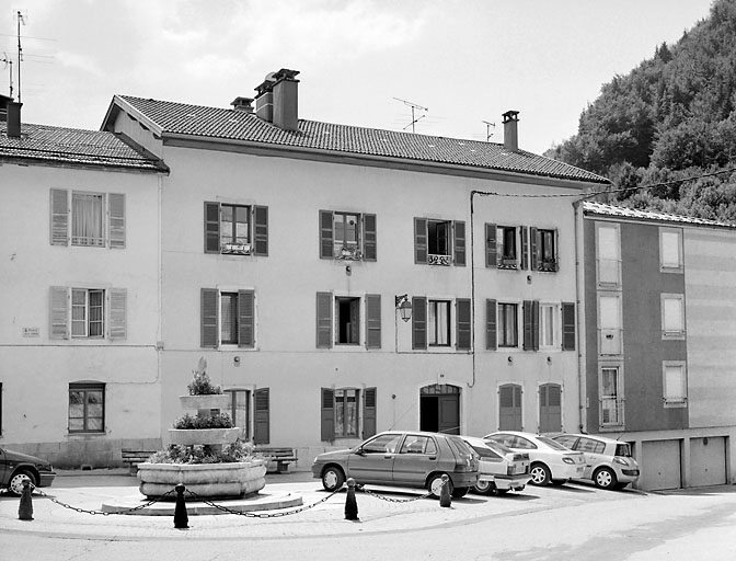 Elévation antérieure, de trois quarts gauche. © Yves Sancey / Région Bourgogne-Franche-Comté, Inventaire du patrimoine - 2003