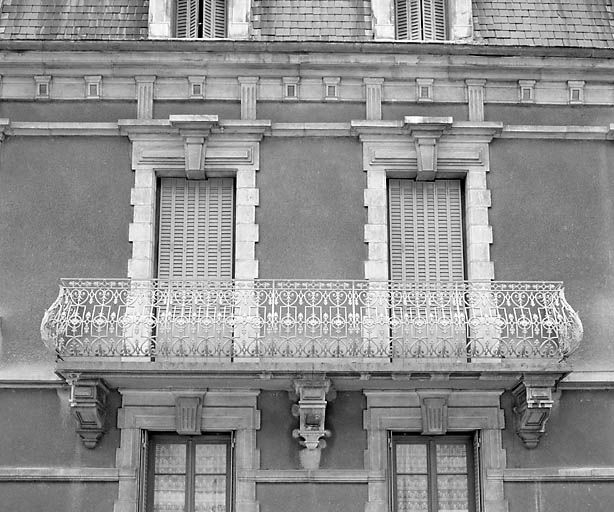 Elévation antérieure : balcon. © Yves Sancey / Région Bourgogne-Franche-Comté, Inventaire du patrimoine - 2003