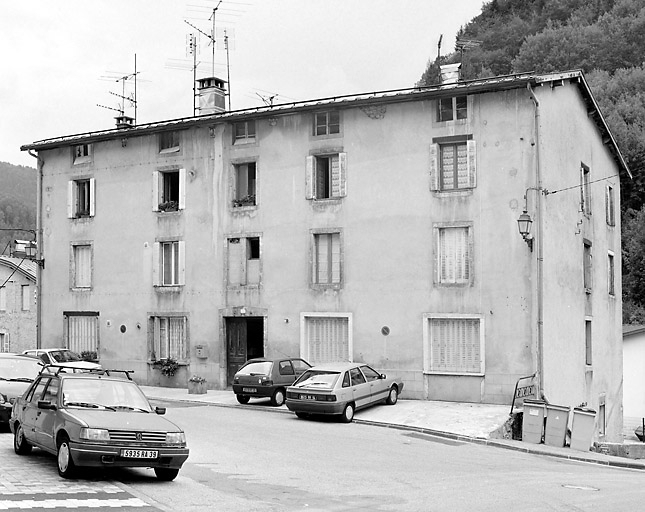 Elévation antérieure, de trois quarts droite. © Yves Sancey / Région Bourgogne-Franche-Comté, Inventaire du patrimoine - 2003