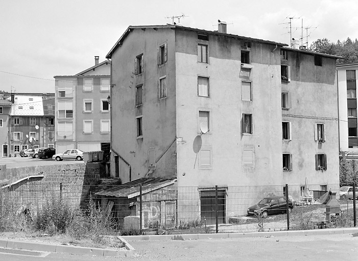 Elévation postérieure, de trois quarts gauche. © Yves Sancey / Région Bourgogne-Franche-Comté, Inventaire du patrimoine - 2003