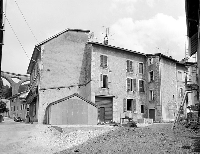 Elévation postérieure, de trois quarts gauche. © Yves Sancey / Région Bourgogne-Franche-Comté, Inventaire du patrimoine - 2003