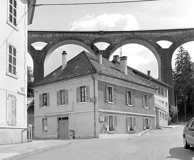 Façades antérieure et latérale gauche. © Yves Sancey / Région Bourgogne-Franche-Comté, Inventaire du patrimoine - 2003