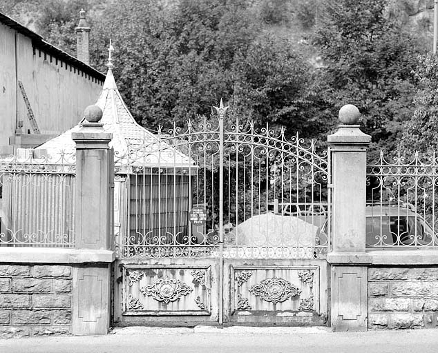 Portail et fabrique de jardin. © Yves Sancey / Région Bourgogne-Franche-Comté, Inventaire du patrimoine - 2003