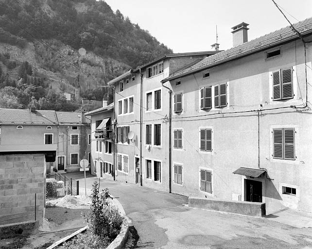 La rue de la Paix (n° 1 à 5). © Yves Sancey / Région Bourgogne-Franche-Comté, Inventaire du patrimoine - 2003 La rue de la Paix (n° 1 à 5). © Yves Sancey / Région Bourgogne-Franche-Comté, Inventaire du patrimoine - 2003