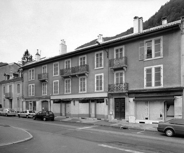 Façade antérieure de trois quarts droite, avant restauration. © Yves Sancey / Région Bourgogne-Franche-Comté, Inventaire du patrimoine - 2003