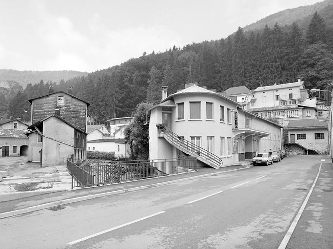 Cour Paul Odobey et rue du Casino. © Yves Sancey / Région Bourgogne-Franche-Comté, Inventaire du patrimoine - 2003 Cour Paul Odobey et rue du Casino. © Yves Sancey / Région Bourgogne-Franche-Comté, Inventaire du patrimoine - 2003