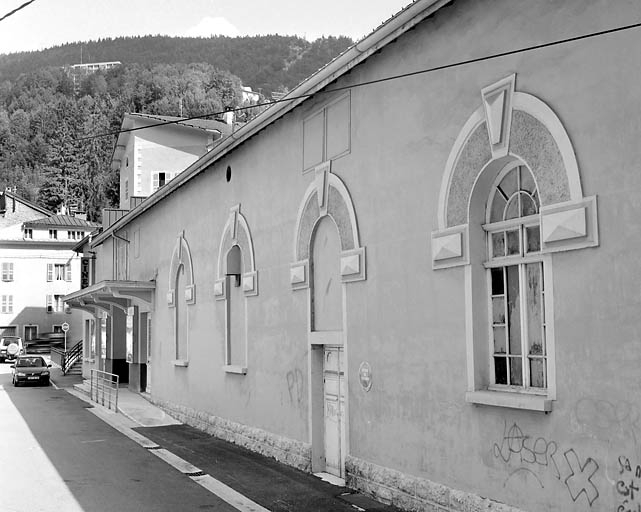 Elévation antérieure, de trois quarts droite (vue rapprochée). © Yves Sancey / Région Bourgogne-Franche-Comté, Inventaire du patrimoine - 2003