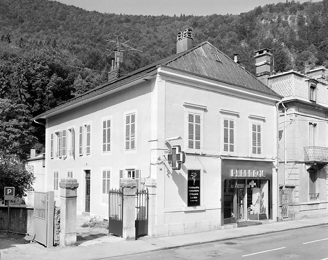 Vue d'ensemble, de trois quarts droite. © Yves Sancey / Région Bourgogne-Franche-Comté, Inventaire du patrimoine - 2003