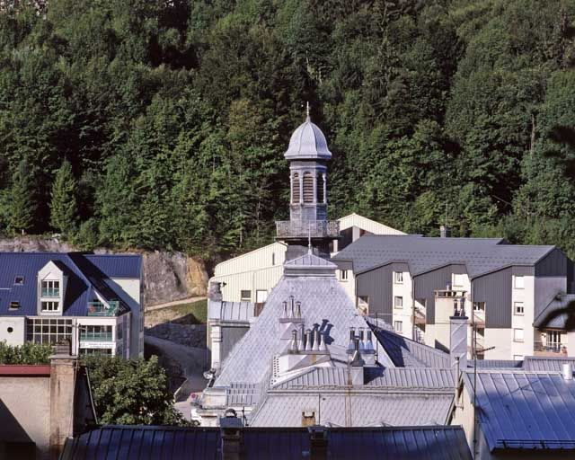 Campanile du pavillon central, vu de profil (nord-est). © Yves Sancey / Région Bourgogne-Franche-Comté, Inventaire du patrimoine - 2003 Campanile du pavillon central, vu de profil (nord-est). © Yves Sancey / Région Bourgogne-Franche-Comté, Inventaire du patrimoine - 2003