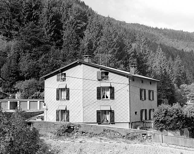 Elévations postérieure et latérale droite. © Yves Sancey / Région Bourgogne-Franche-Comté, Inventaire du patrimoine - 2003