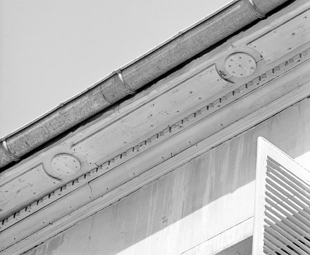 Détail de la corniche. © Yves Sancey / Région Bourgogne-Franche-Comté, Inventaire du patrimoine - 2003