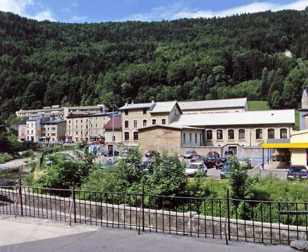Façade postérieure, depuis la rive droite de la Bienne. © Yves Sancey / Région Bourgogne-Franche-Comté, Inventaire du patrimoine - 2003