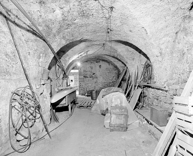 Aile est : rez-de-chaussée voûté. © Yves Sancey / Région Bourgogne-Franche-Comté, Inventaire du patrimoine - 2003 Aile est : rez-de-chaussée voûté. © Yves Sancey / Région Bourgogne-Franche-Comté, Inventaire du patrimoine - 2003