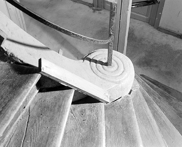 Escalier tournant : départ de la rampe d'appui. © Yves Sancey / Région Bourgogne-Franche-Comté, Inventaire du patrimoine - 2003