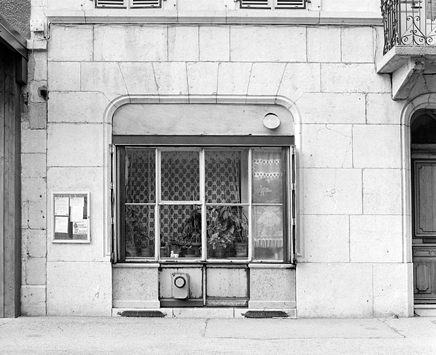 Boutique gauche. © Yves Sancey / Région Bourgogne-Franche-Comté, Inventaire du patrimoine - 2003