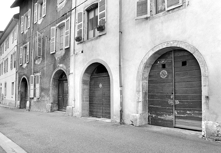 Maison au n° 30 : baies du rez-de-chaussée. © Yves Sancey / Région Bourgogne-Franche-Comté, Inventaire du patrimoine - 2003