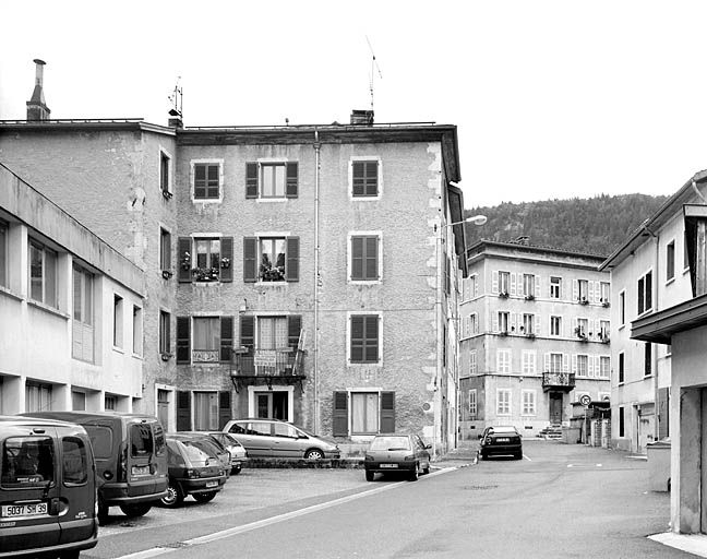 Bâtiment au n° 21, vu du nord. © Yves Sancey / Région Bourgogne-Franche-Comté, Inventaire du patrimoine - 2003