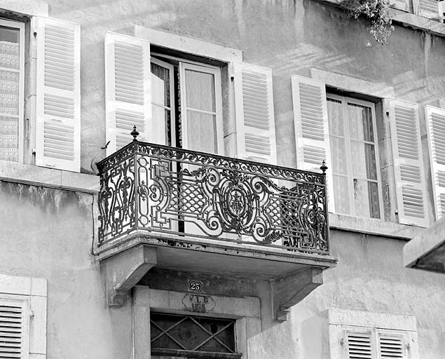 Balcon du premier étage. © Yves Sancey / Région Bourgogne-Franche-Comté, Inventaire du patrimoine - 2003