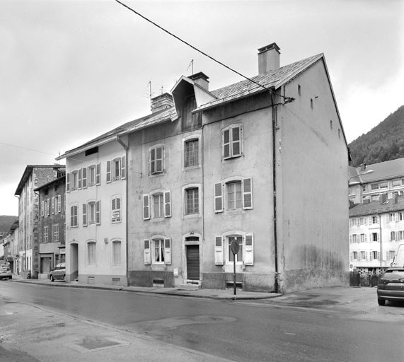 Maisons (18e siècle) aux n° 177 et 179 rue de la République. © Yves Sancey / Région Bourgogne-Franche-Comté, Inventaire du patrimoine - 2003