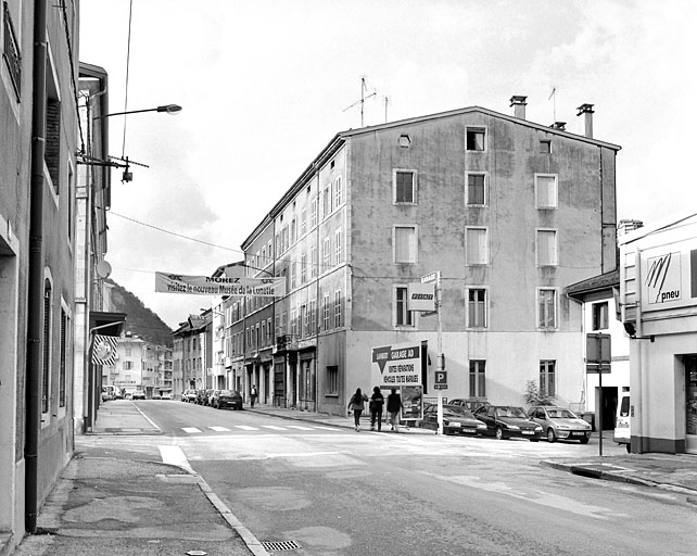 Vue d'ensemble, de trois quarts droite. © Yves Sancey / Région Bourgogne-Franche-Comté, Inventaire du patrimoine - 2003